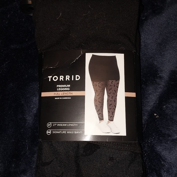 NWT Torrid Premium Mesh Starry Bats Legging- Size 2X - Picture 3 of 4